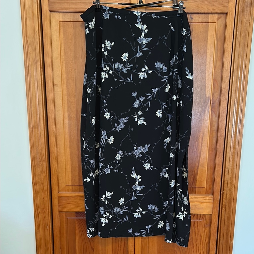 Requirements Navy Floral Maxi Skirt Plus 2X EUC Side Slit